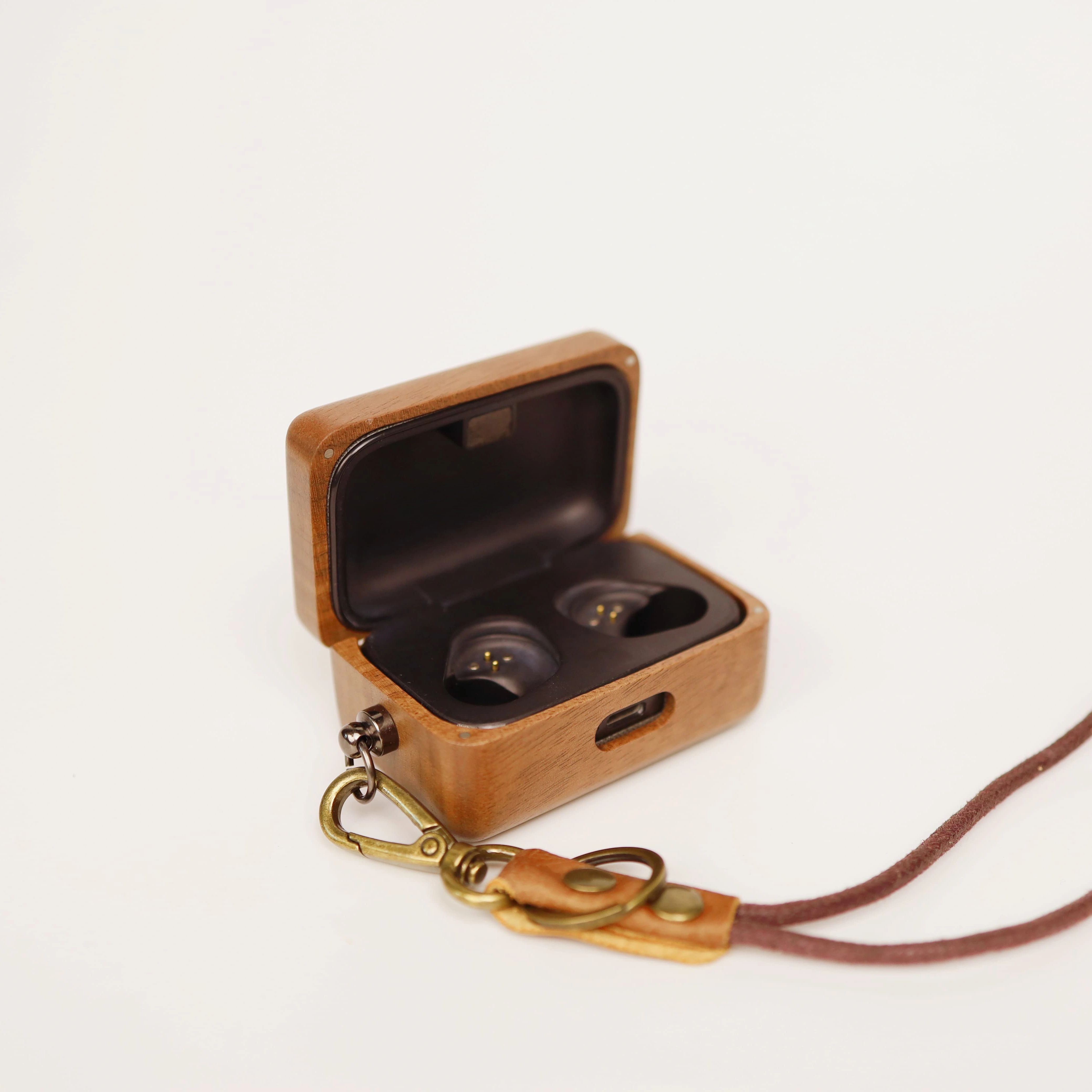 Чехол из массива орехового дер – обзор и цена Sennheiser Headphone Momentum 4